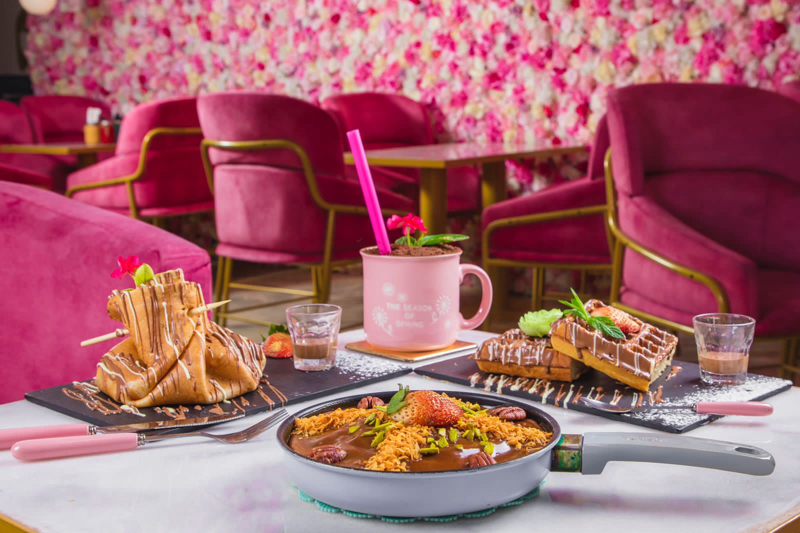 القصة وراء "قهوة بنات" أكبر مقهى نسائي بالرياض