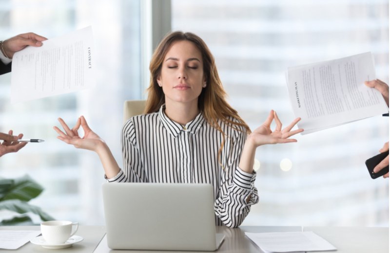 نصائح للتعامل مع التوتر للنساء اللواتي يحاولن موازنة كل شيء