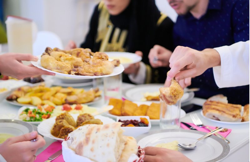 "الغبقة" تقليد رمضاني عريق احتفظ بأصالته عبر الزمن