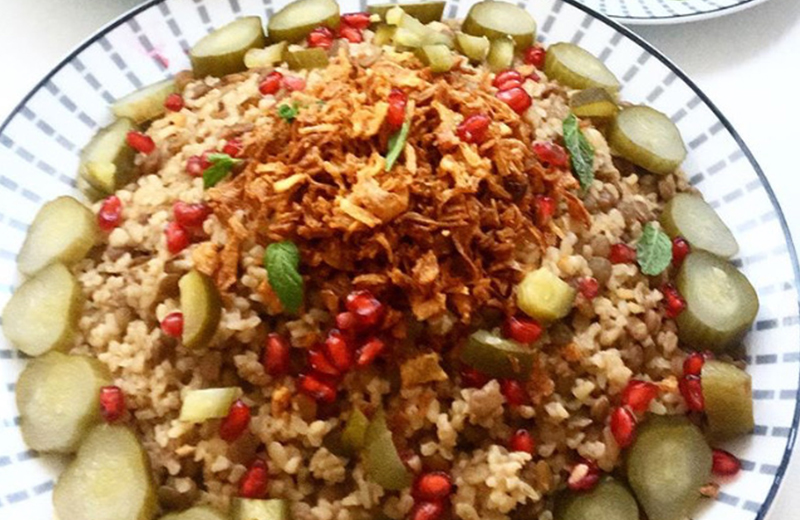 طريقة عمل لمجدرة مع زيت الزيتون والبصل المقلي