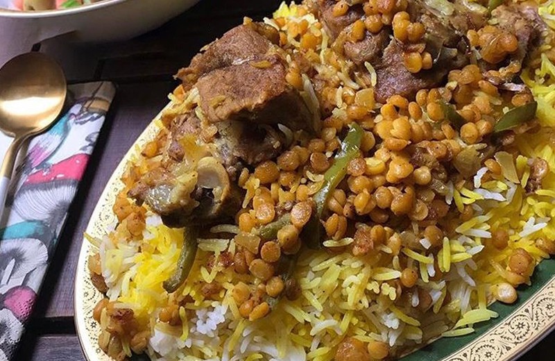 طريقة عمل الأرز بمرقة اللحم والحمص